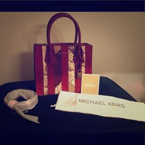 Michael Kors Mercer Accordion Leather Messenger